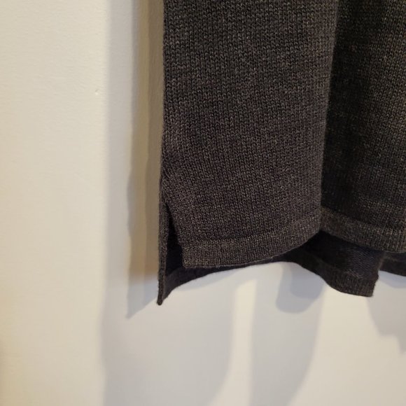 Old Navy Gray V Neck Pullover Sweater, Size Medium, NWT - Picture 4 of 9